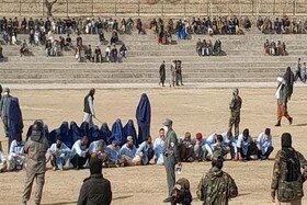 طالبان هشت زن و ده‌ها مرد را در یک ورزشگاه شلاق زد